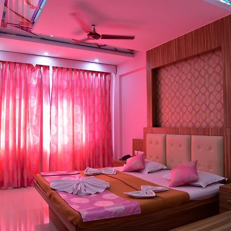 Hotel Sunrise Панаджи Экстерьер фото