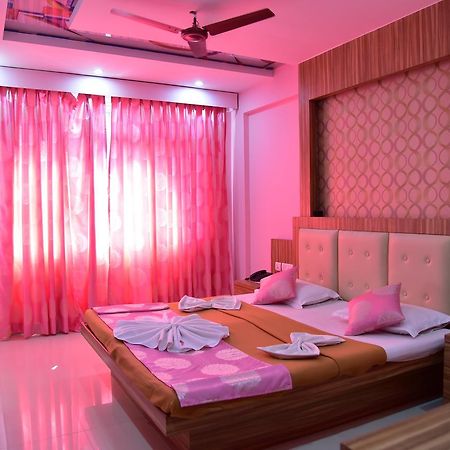 Hotel Sunrise Панаджи Экстерьер фото