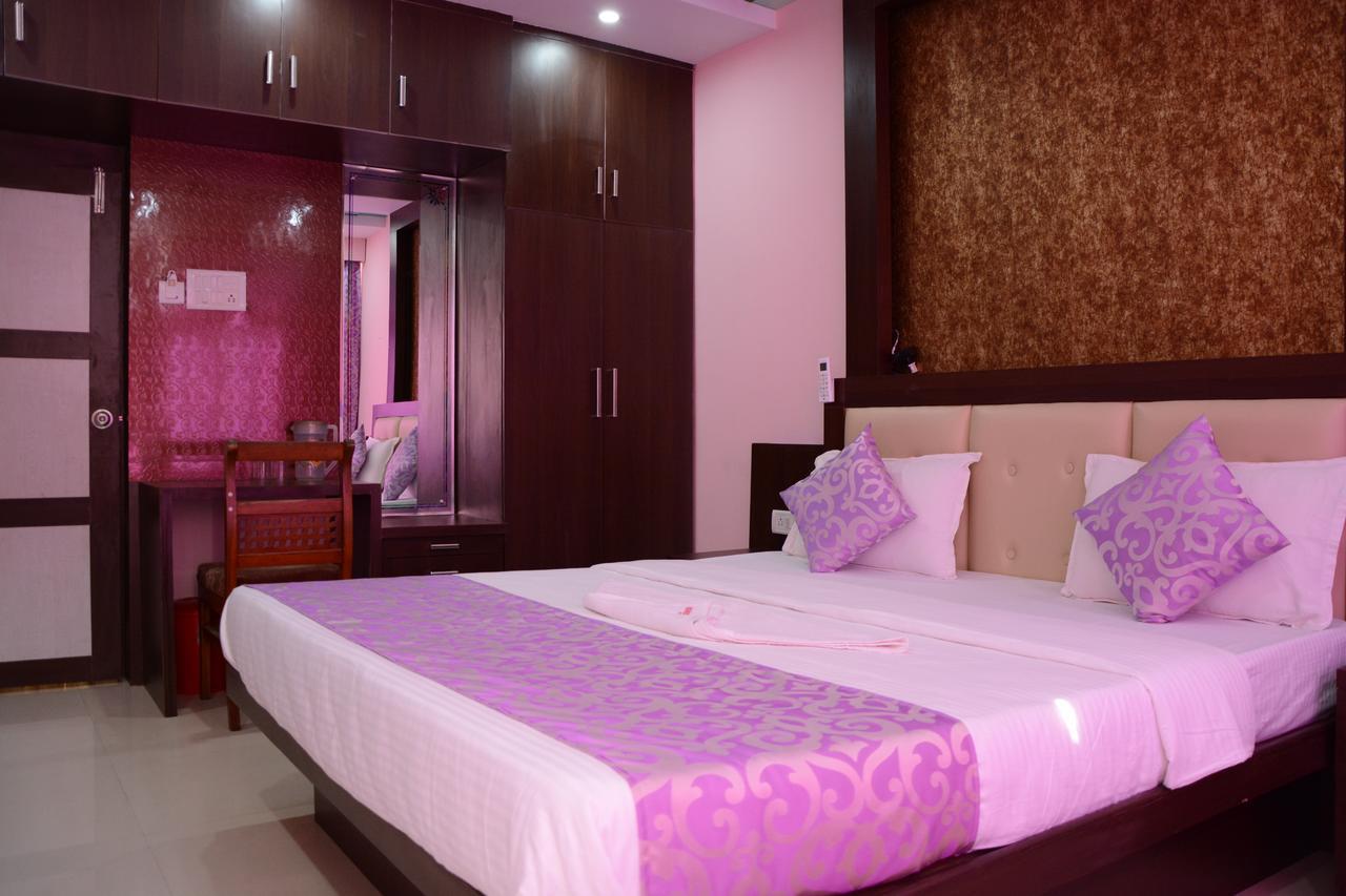 Hotel Sunrise Панаджи Экстерьер фото