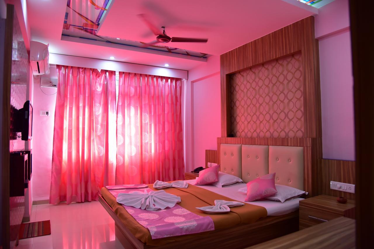 Hotel Sunrise Панаджи Экстерьер фото