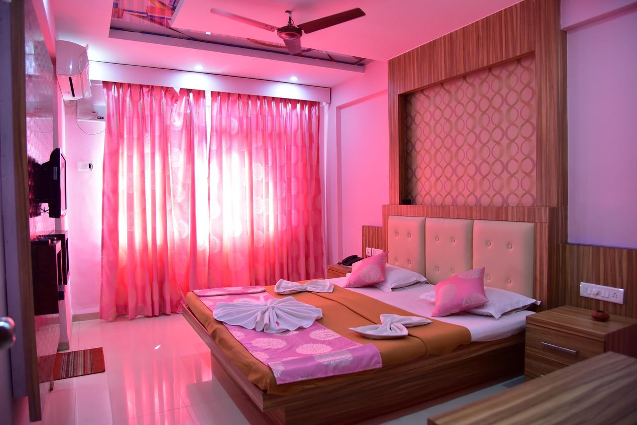 Hotel Sunrise Панаджи Экстерьер фото